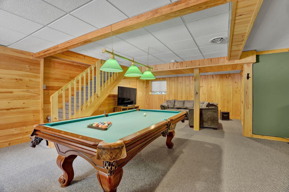 Authentic Pocono Log Cabin | Hot Tub | Lake Access