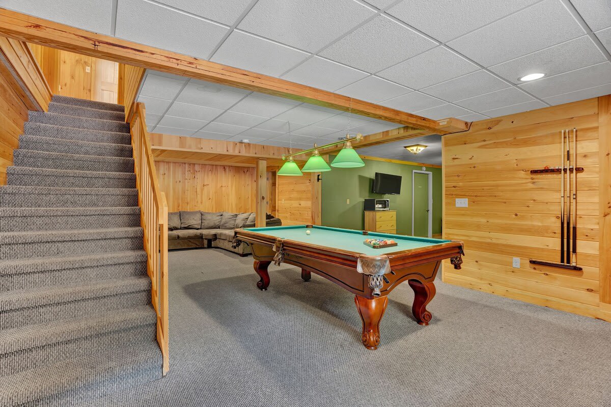 Authentic Pocono Log Cabin | Hot Tub | Lake Access