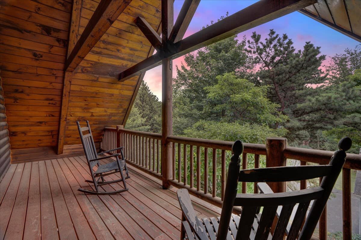 Authentic Pocono Log Cabin | Hot Tub | Pool Table — Albrightsville, PA — vacation rental