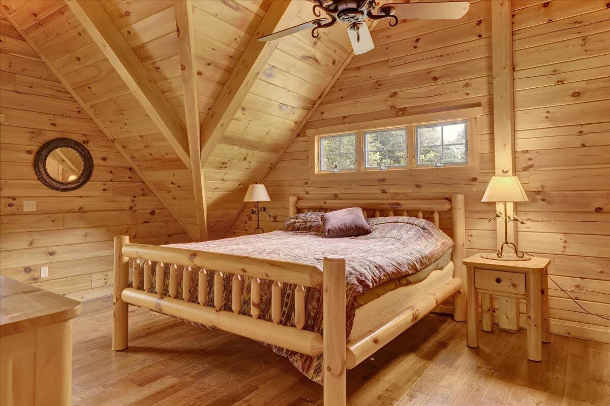 Authentic Pocono Log Cabin | Hot Tub | Pool Table