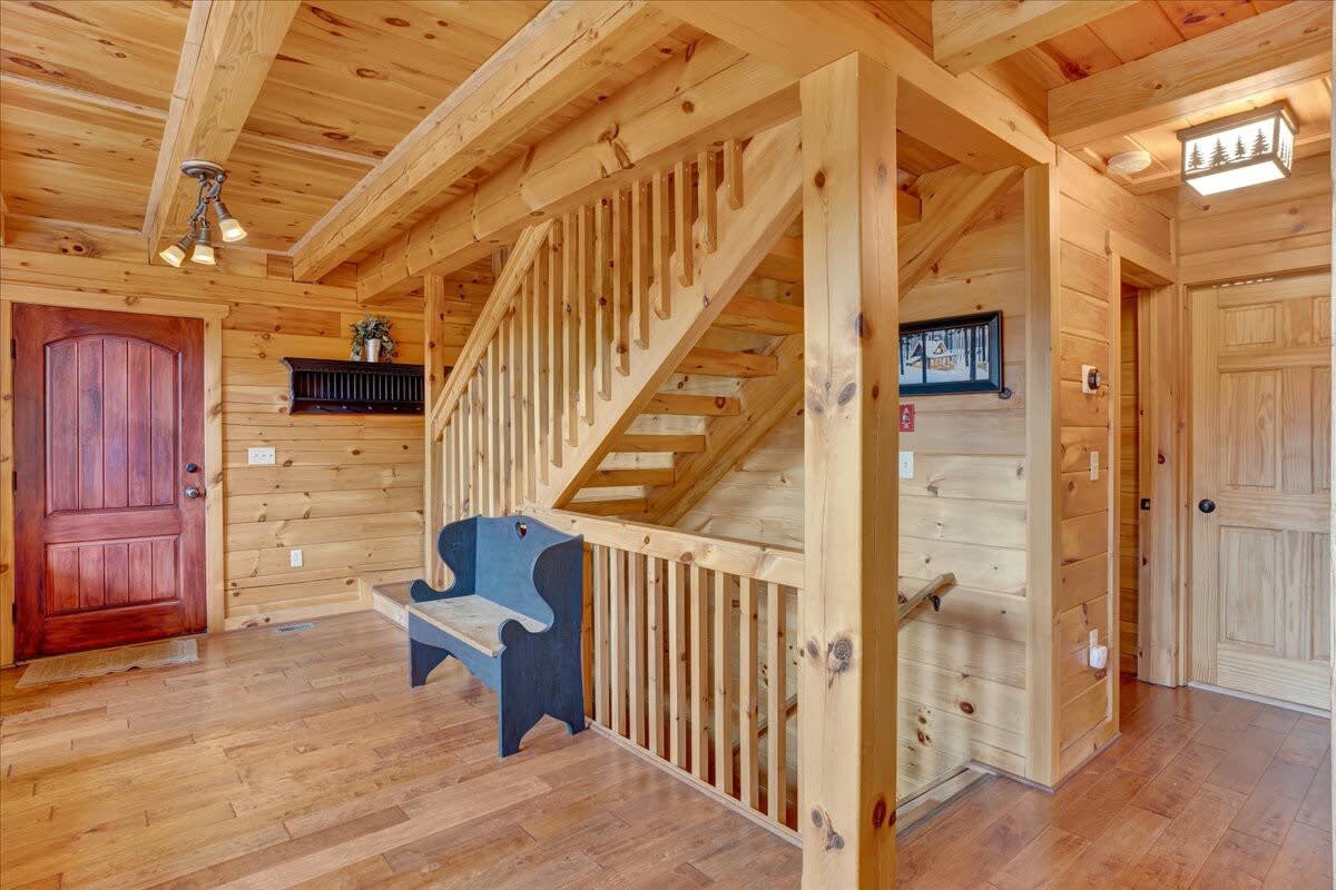 Authentic Pocono Log Cabin | Hot Tub | Pool Table