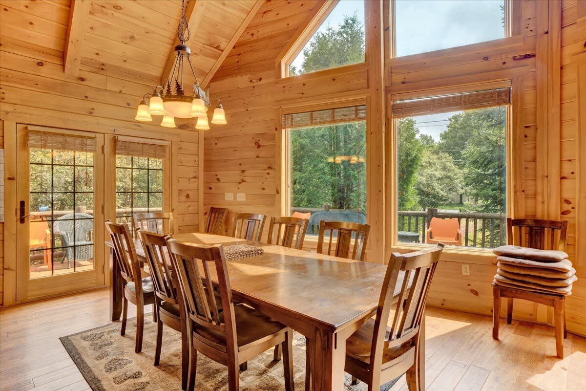 Authentic Pocono Log Cabin | Hot Tub | Pool Table