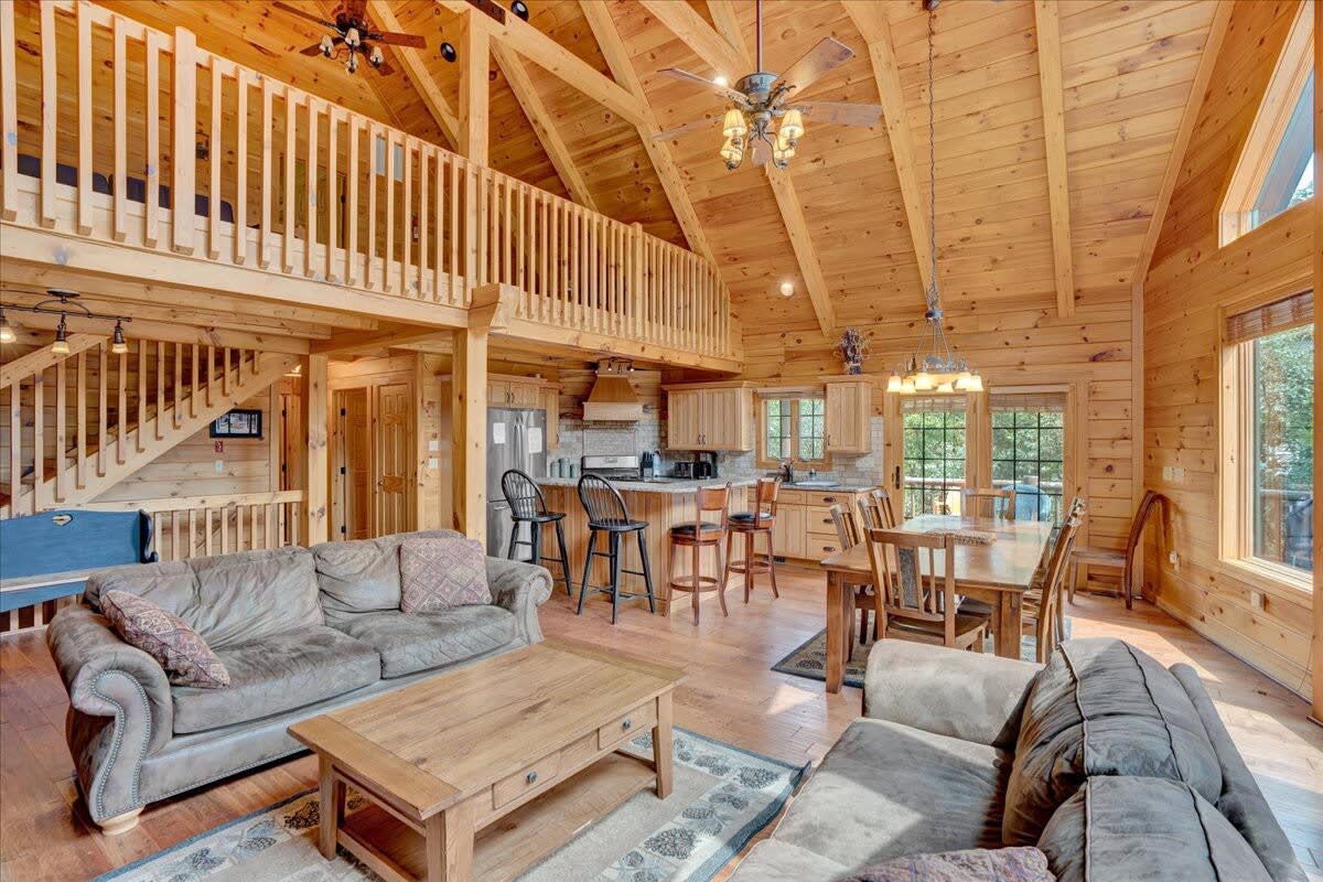 Authentic Pocono Log Cabin | Hot Tub | Pool Table