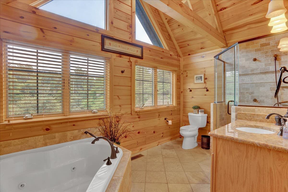 Authentic Pocono Log Cabin | Hot Tub | Pool Table