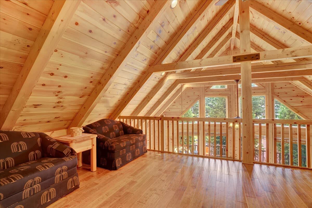 Authentic Pocono Log Cabin | Hot Tub | Pool Table