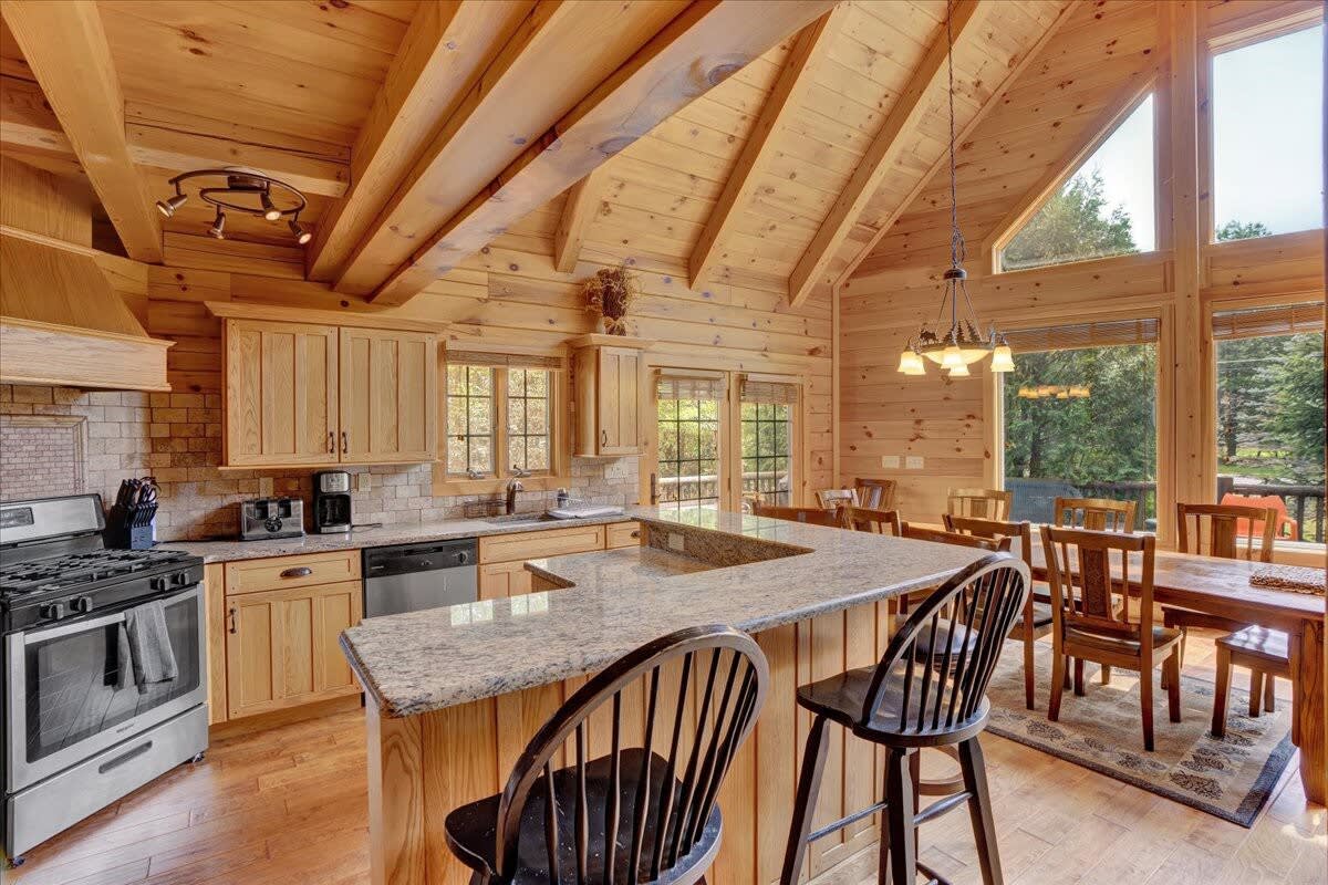 Authentic Pocono Log Cabin | Hot Tub | Pool Table
