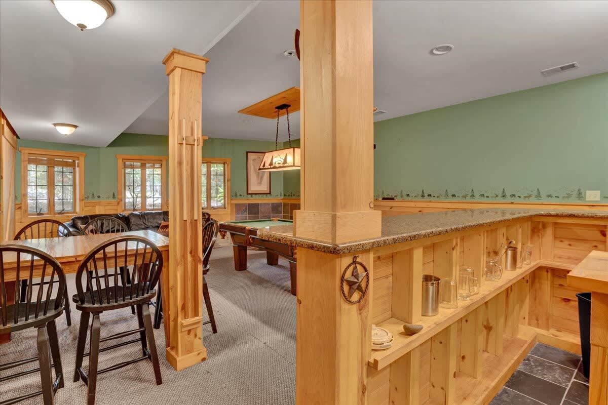 Authentic Pocono Log Cabin | Hot Tub | Pool Table
