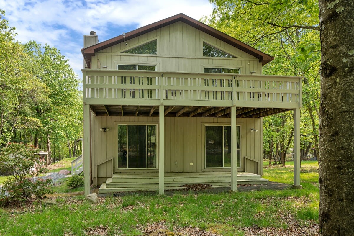 Pocono Chalet With Pool Table | 15 Min to Skiing