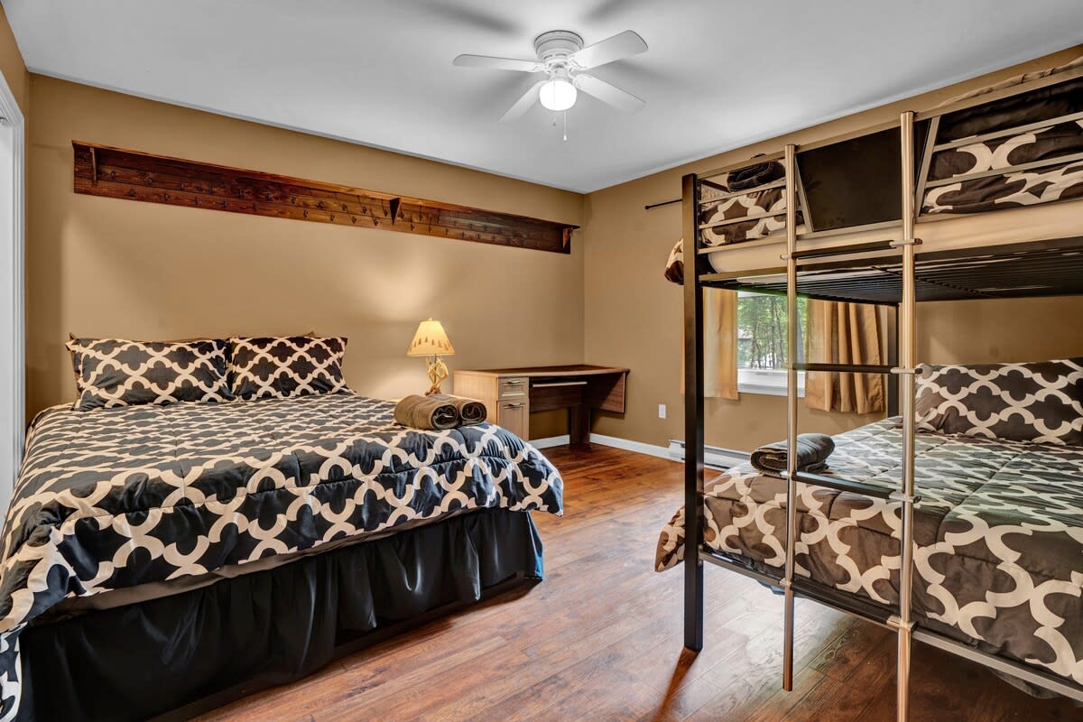 Pocono Chalet With Pool Table | 15 Min to Skiing