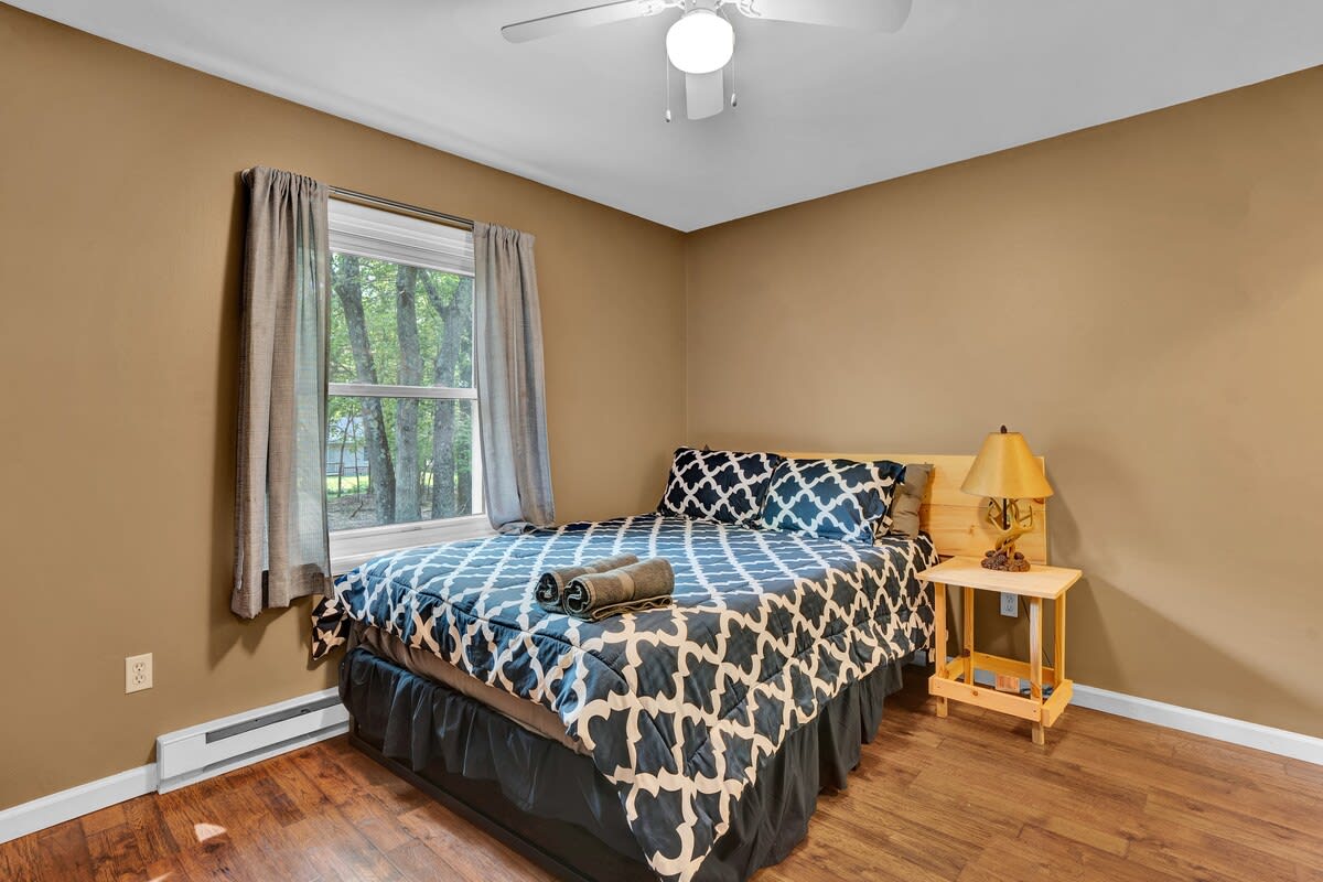 Pocono Chalet With Pool Table | 15 Min to Skiing