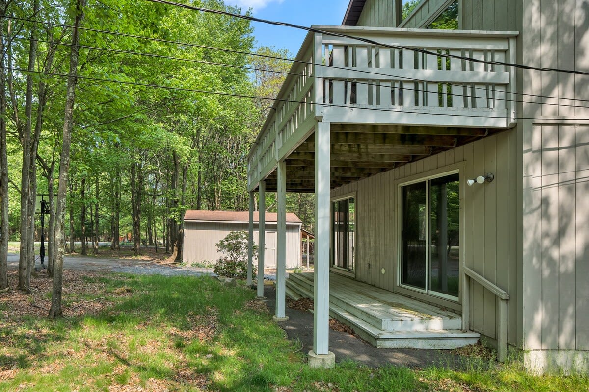 Pocono Chalet With Pool Table | 15 Min to Skiing