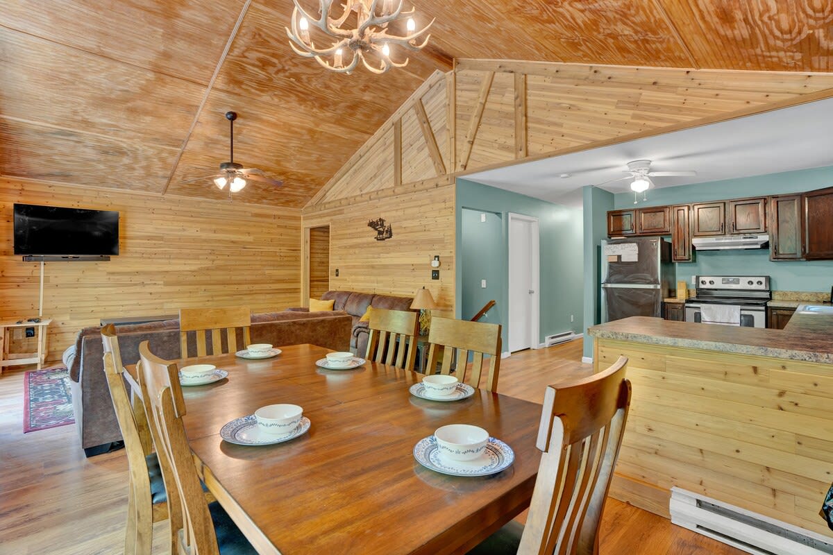 Pocono Chalet With Pool Table | 15 Min to Skiing