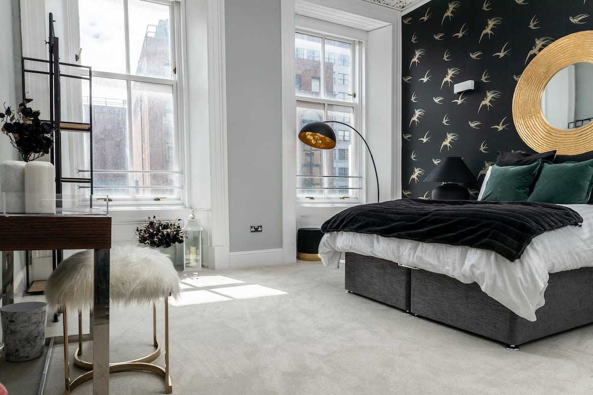 View Modern 4-Bedroom City Retreat in Glasgow in 274 Bath Street G2 4JR Modern 4-Bedroom City Retreat in Glasgow in 274 Bath Street G2 4JR - Property image 6 - VivreStays