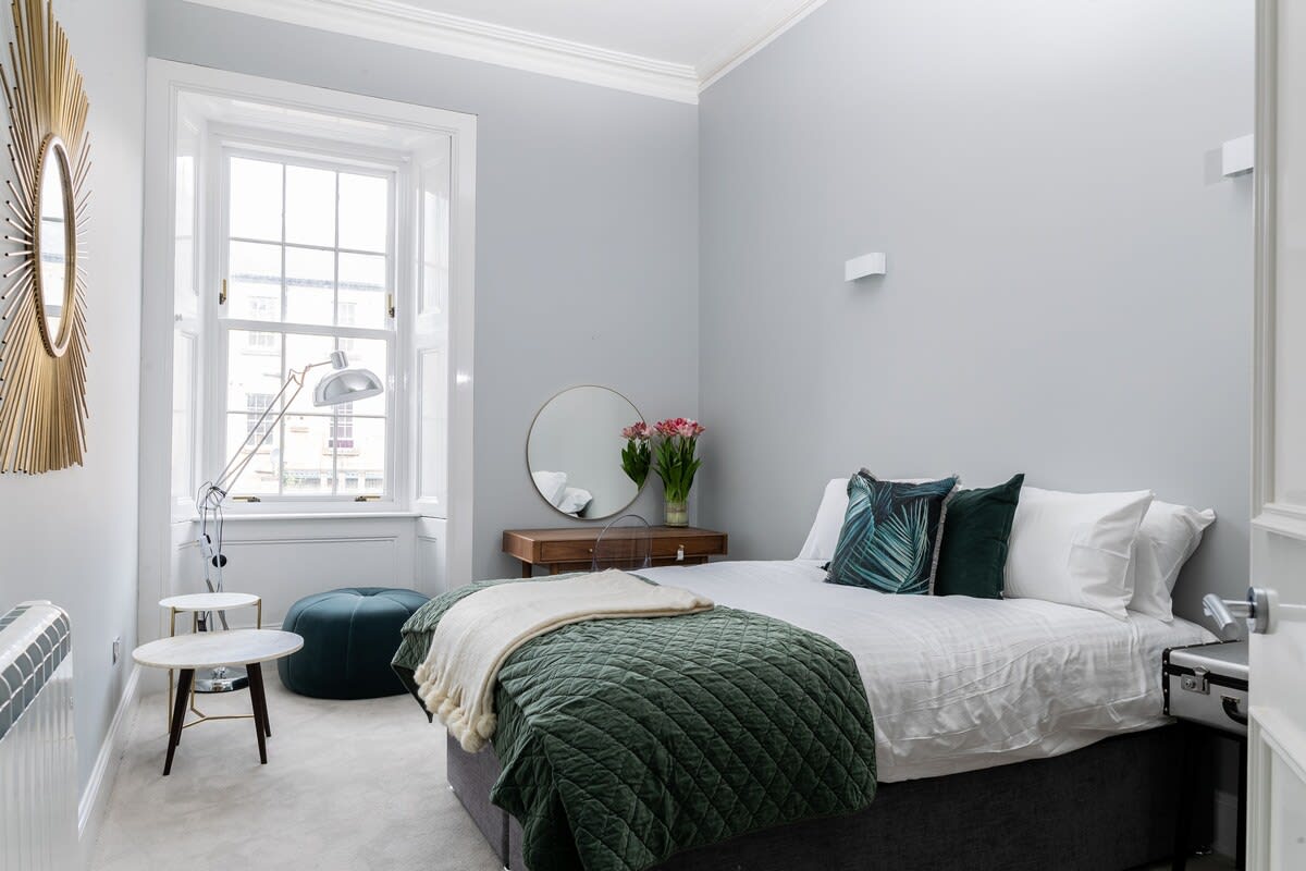 View Modern 4-Bedroom City Retreat in Glasgow in 274 Bath Street G2 4JR Modern 4-Bedroom City Retreat in Glasgow in 274 Bath Street G2 4JR - Property image 12 - VivreStays
