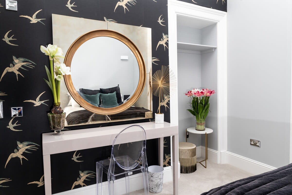 View Modern 4-Bedroom City Retreat in Glasgow in 274 Bath Street G2 4JR Modern 4-Bedroom City Retreat in Glasgow in 274 Bath Street G2 4JR - Property image 13 - VivreStays
