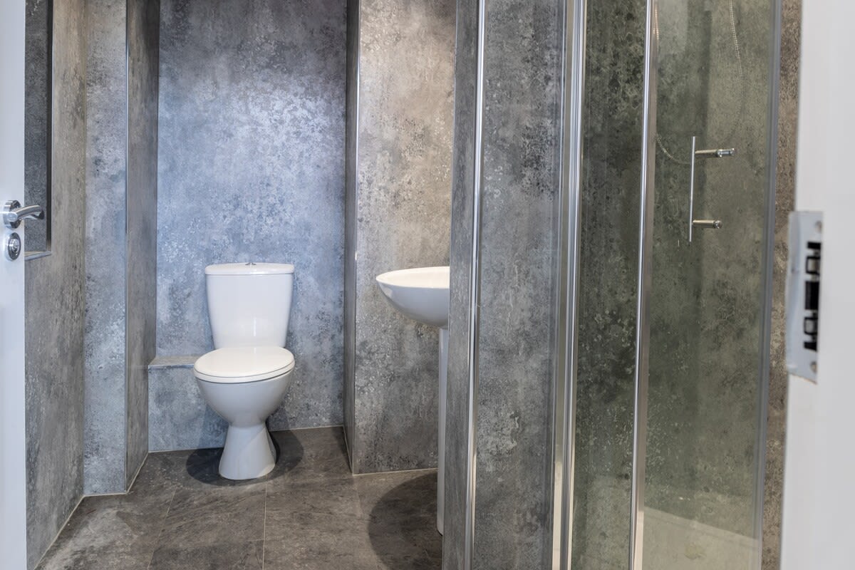View Modern 4-Bedroom City Retreat in Glasgow in 274 Bath Street G2 4JR Modern 4-Bedroom City Retreat in Glasgow in 274 Bath Street G2 4JR - Property image 10 - VivreStays