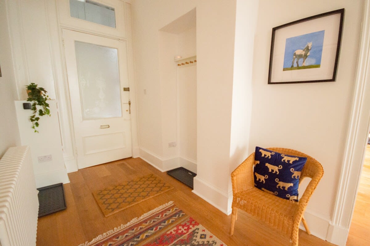 View Stylish West End Apartment in Glasgow in 49 Cecil Street G12 8RW Stylish West End Apartment in Glasgow in 49 Cecil Street G12 8RW - Property image 34 - VivreStays