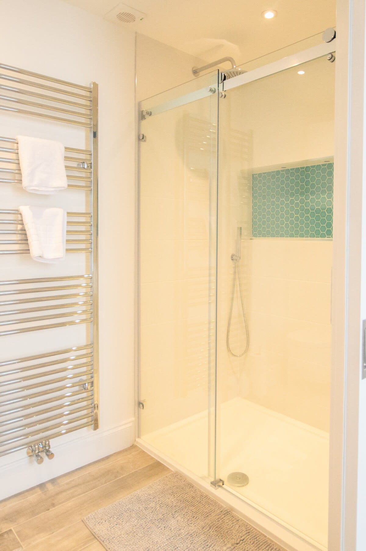 View Stylish West End Apartment in Glasgow in 49 Cecil Street G12 8RW Stylish West End Apartment in Glasgow in 49 Cecil Street G12 8RW - Property image 21 - VivreStays