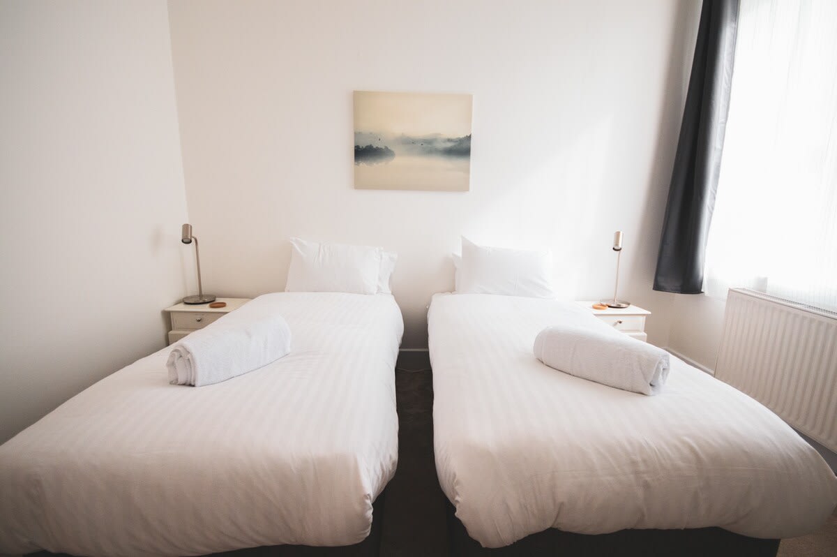 View Stylish West End Apartment in Glasgow in 49 Cecil Street G12 8RW Stylish West End Apartment in Glasgow in 49 Cecil Street G12 8RW - Property image 23 - VivreStays