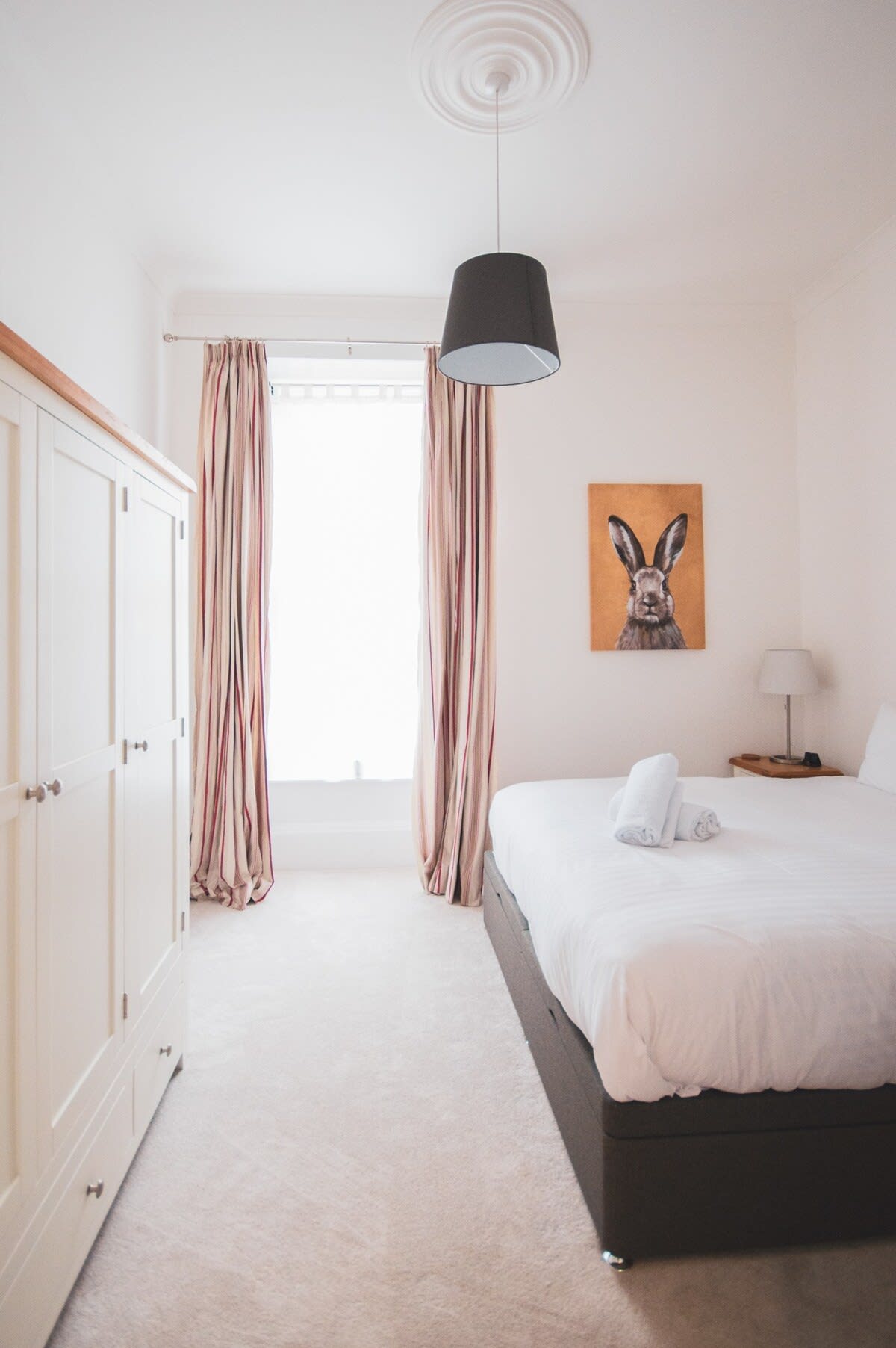 View Stylish West End Apartment in Glasgow in 49 Cecil Street G12 8RW Stylish West End Apartment in Glasgow in 49 Cecil Street G12 8RW - Property image 14 - VivreStays