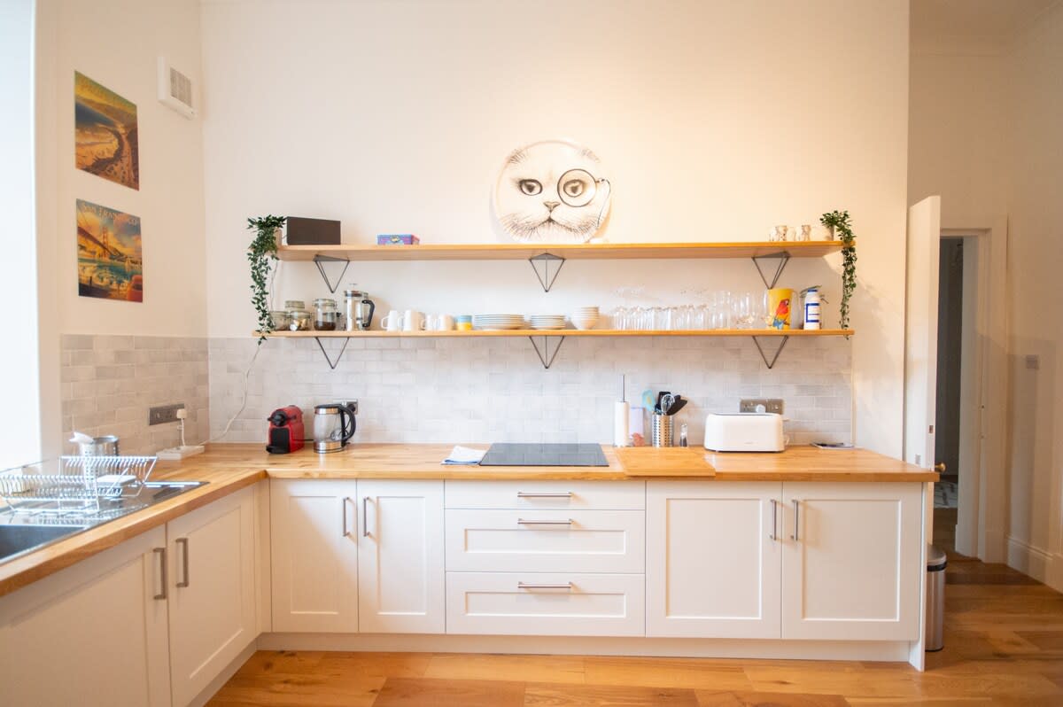 View Stylish West End Apartment in Glasgow in 49 Cecil Street G12 8RW Stylish West End Apartment in Glasgow in 49 Cecil Street G12 8RW - Property image 7 - VivreStays