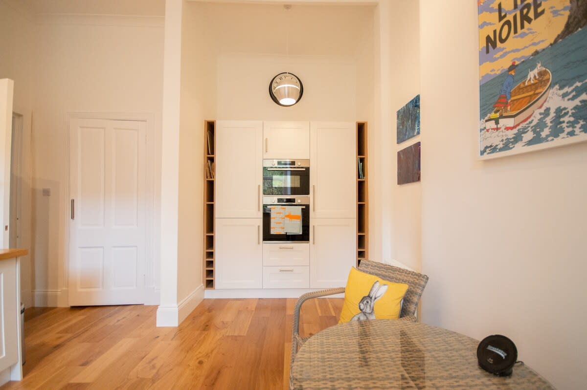 View Stylish West End Apartment in Glasgow in 49 Cecil Street G12 8RW Stylish West End Apartment in Glasgow in 49 Cecil Street G12 8RW - Property image 9 - VivreStays