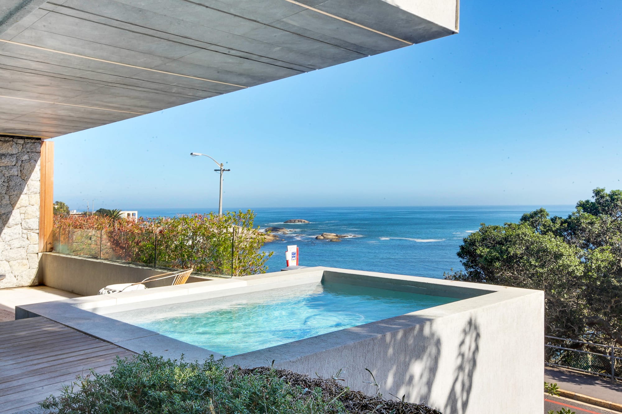 Modern Seaside Apartment w Incredible Views Lillamton