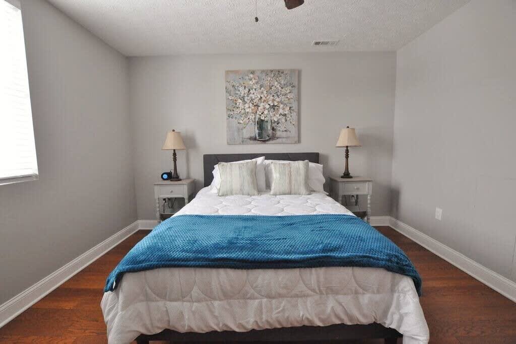 The Franklinton Farmhouse- 4 Bedrooms - Picture 5