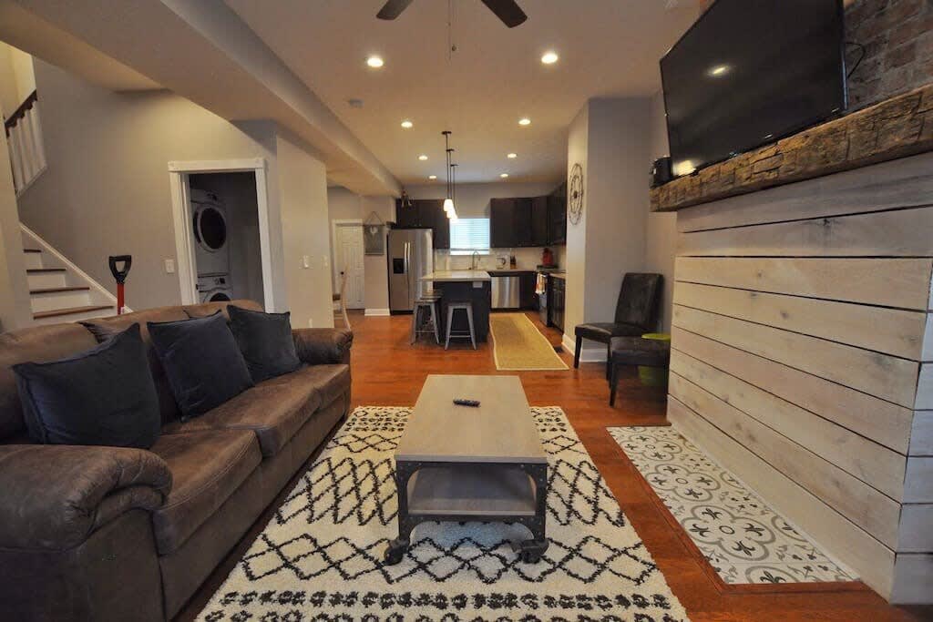 The Franklinton Farmhouse- 4 Bedrooms - Picture 3