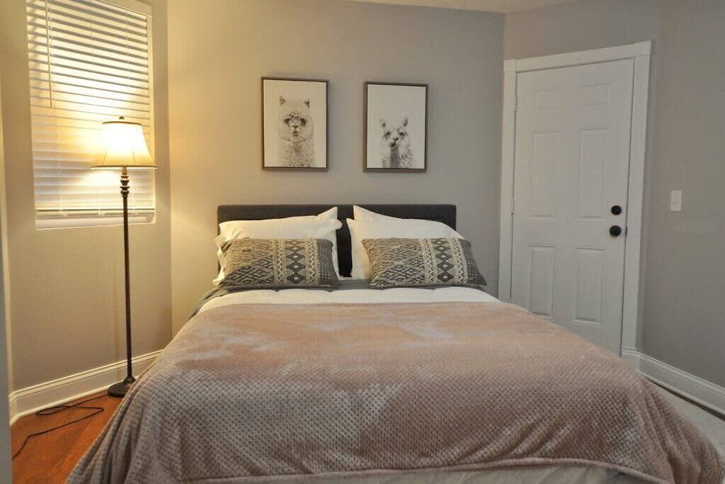 The Franklinton Farmhouse- 4 Bedrooms - Picture 17