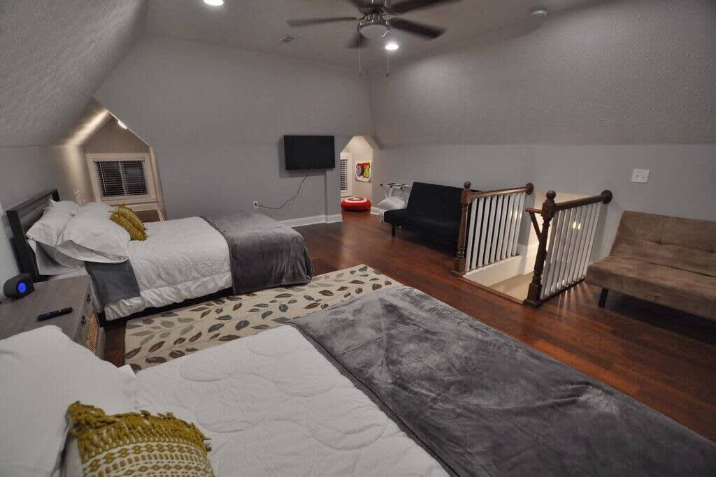 The Franklinton Farmhouse- 4 Bedrooms - Picture 10