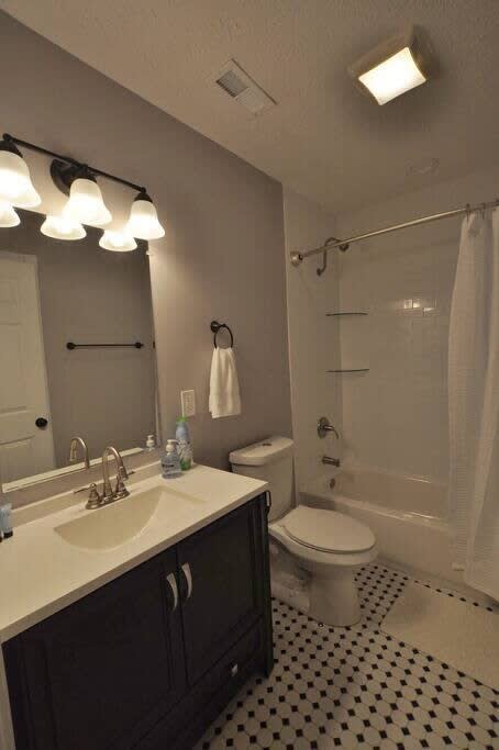 The Franklinton Farmhouse- 4 Bedrooms - Picture 19