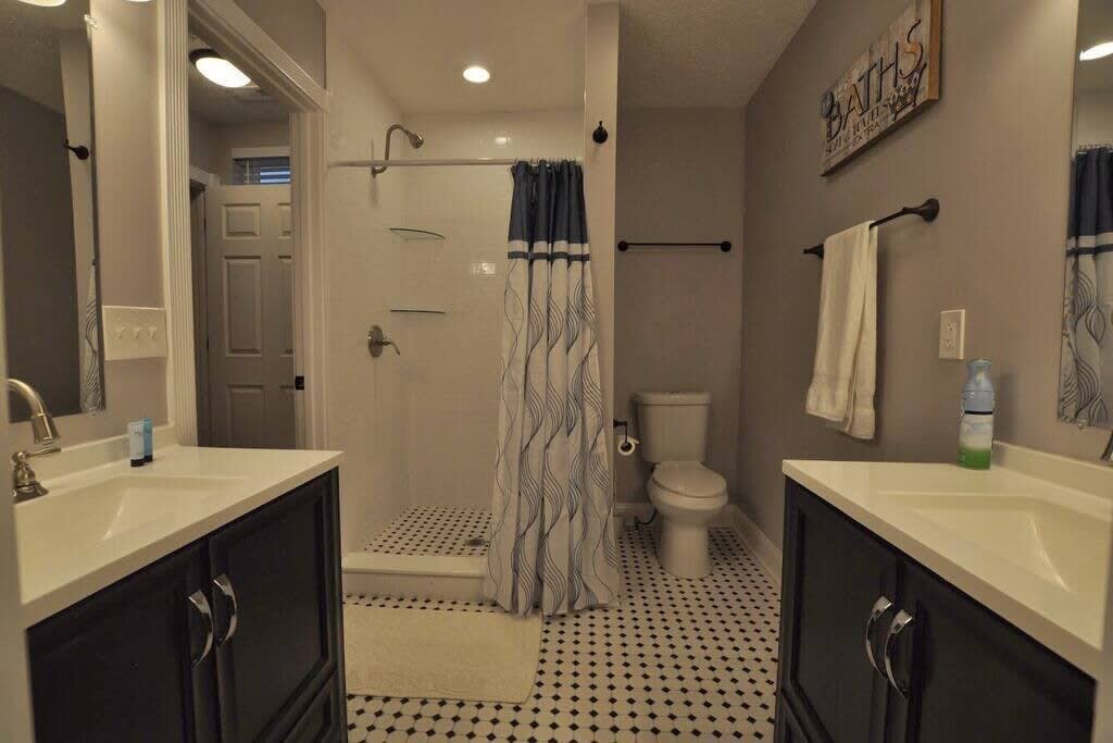 The Franklinton Farmhouse- 4 Bedrooms - Picture 16