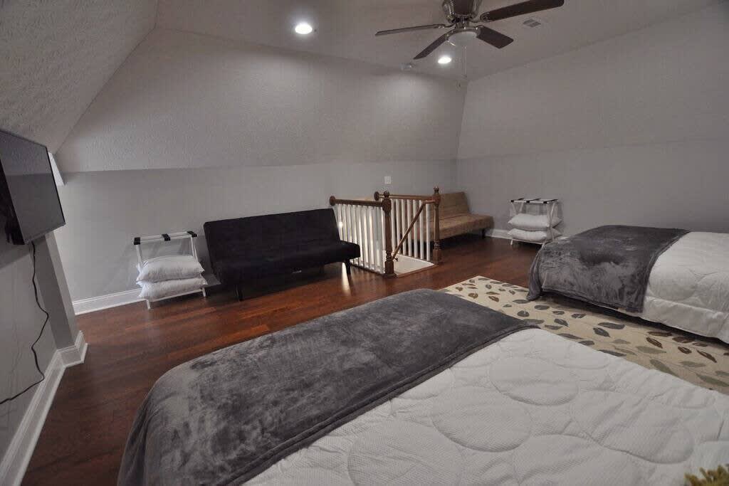 The Franklinton Farmhouse- 4 Bedrooms - Picture 20