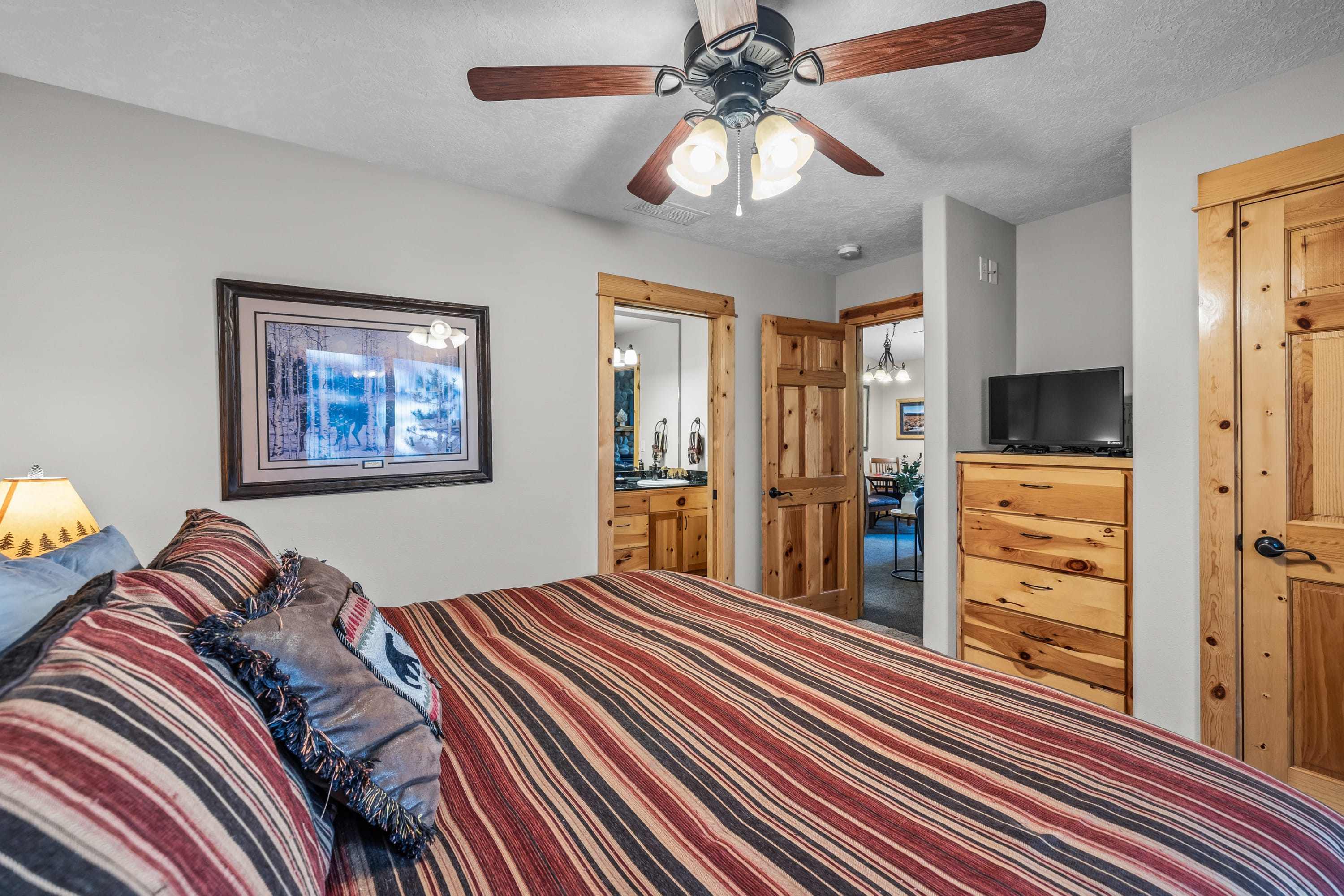 Black Bear Lodge - 7 Bedrooms | Sunriver, OR