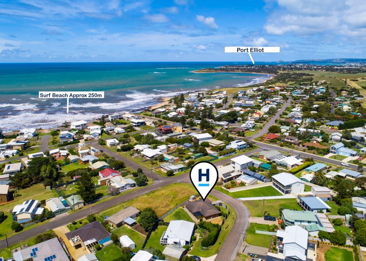 11 Elizabeth - Ocean Glimpses - Wi-Fi — Middleton, SA — vacation rental