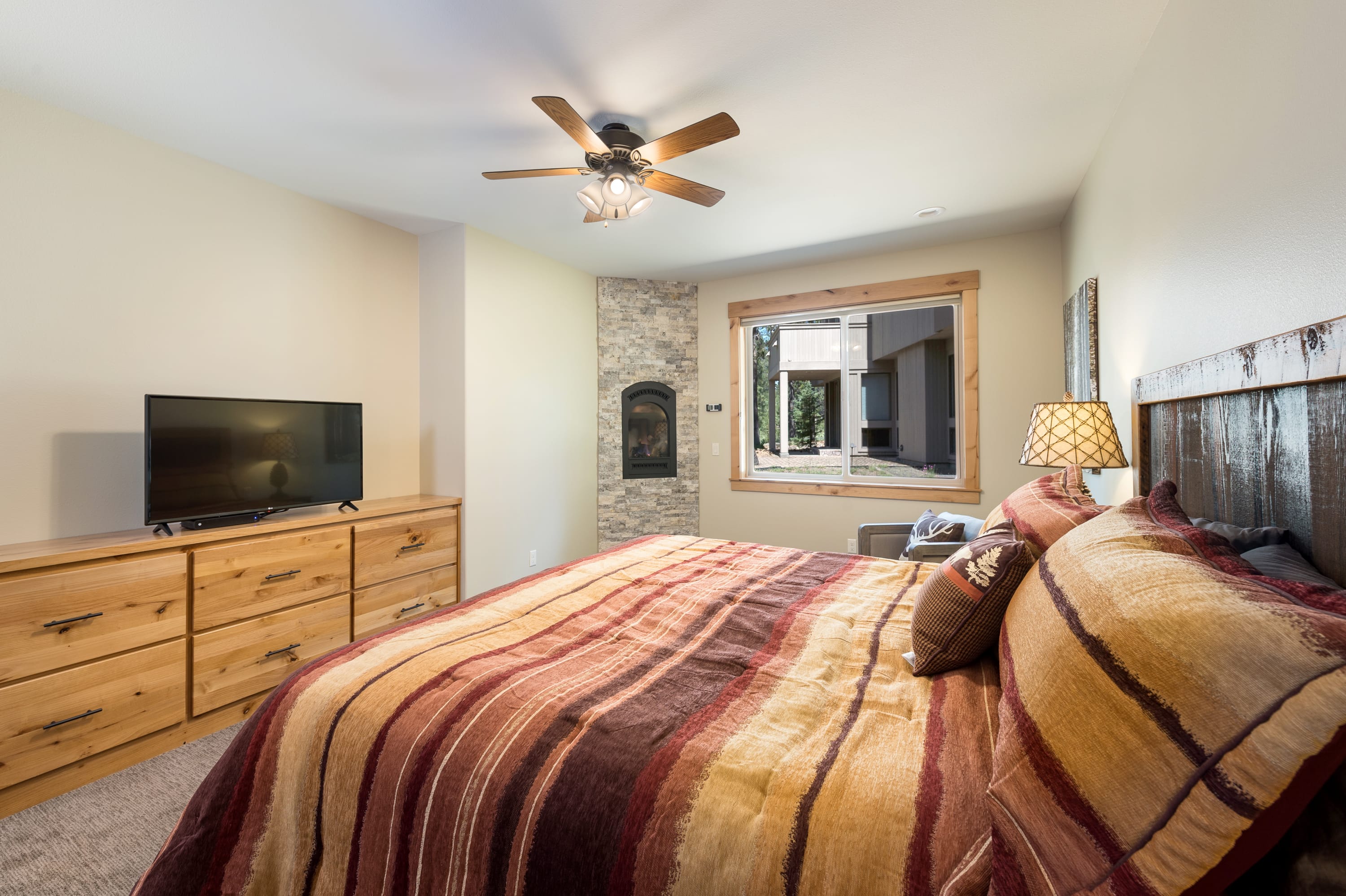 Lone Pine Lodge - 8 Bedrooms | Sunriver, OR