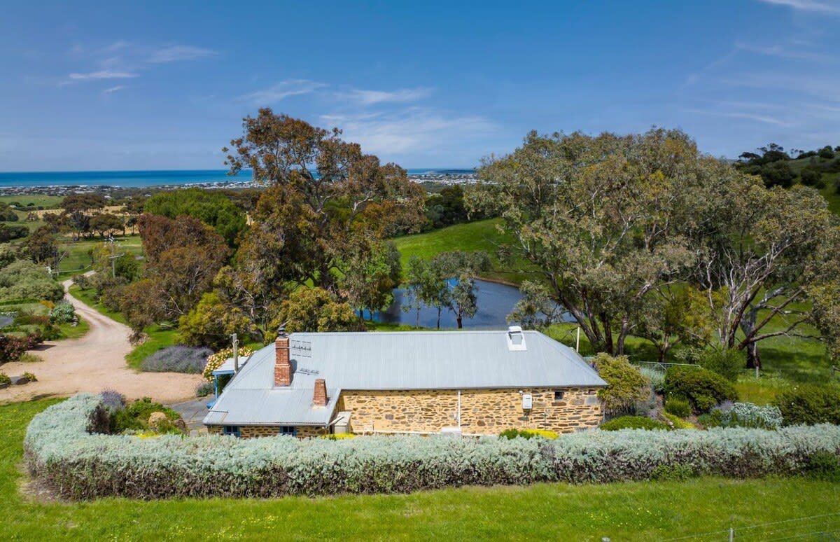 Brooklands Cottage 60 Heysen Rd Port Elliot — Port Elliot, SA — vacation rental