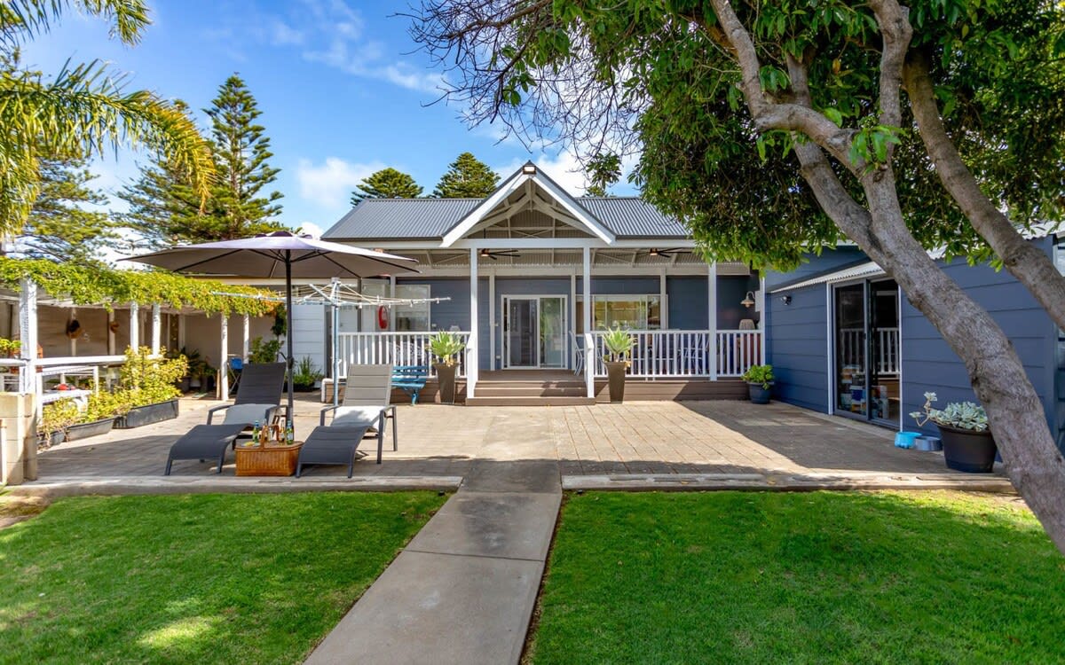 Moet by the Sea 18 Strangways Tce Port Elliot — Port Elliot, SA — vacation rental
