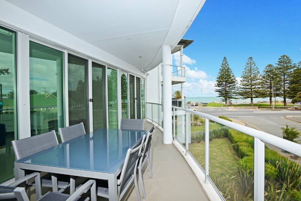 Gallery 7 - Town Centre - Wi-Fi — Victor Harbor, SA — vacation rental