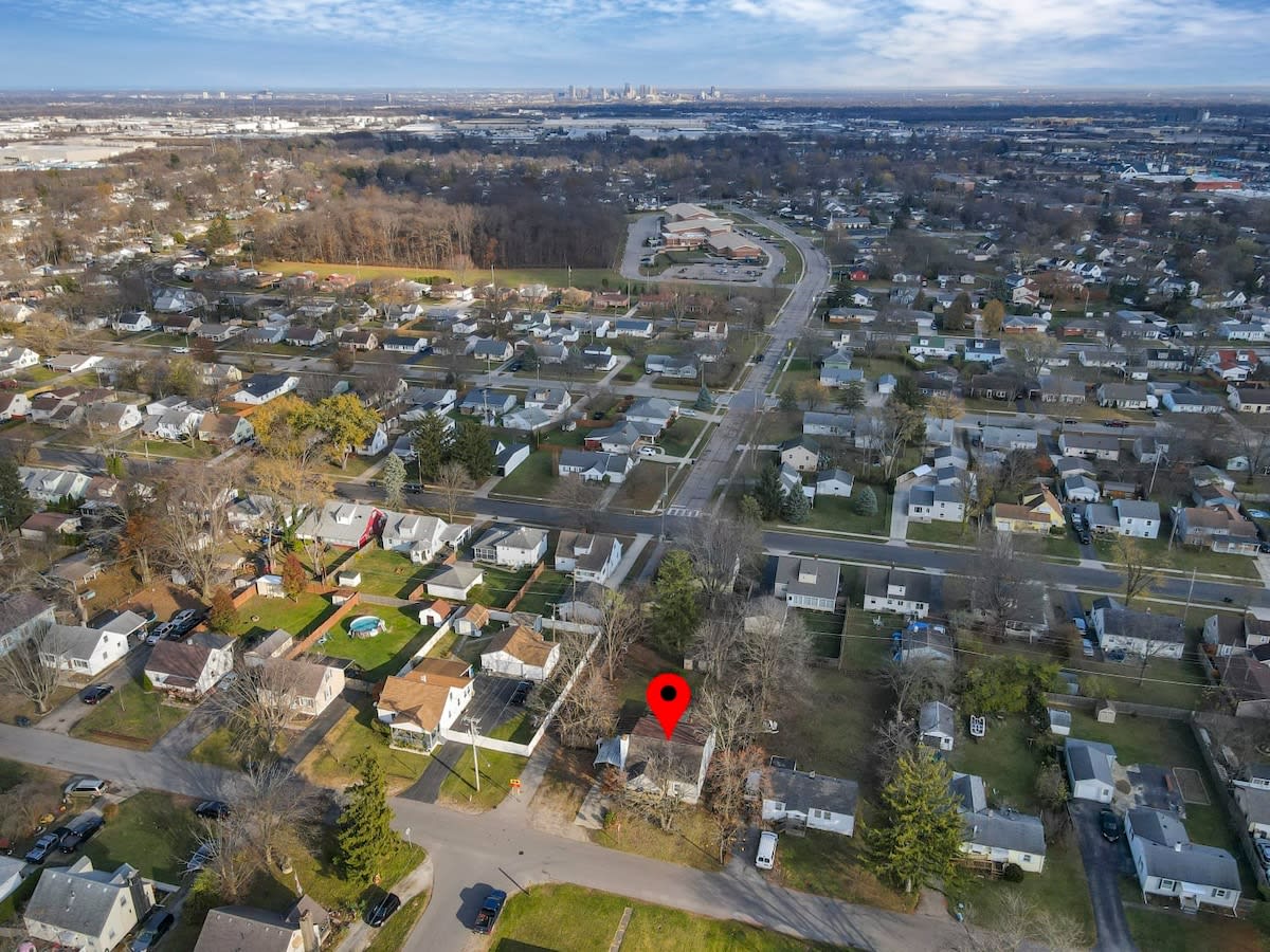Housepitality - West Side Lodge - 6 BR 2 BA MA