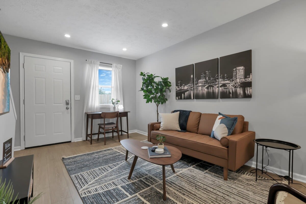Urban Townhouse Near Downtown | 2BR + W/D