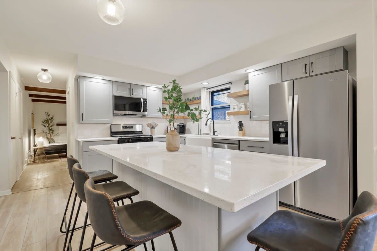 Gahanna- 4 Bed 2.5 Bath - Garage + Yard - INTEL