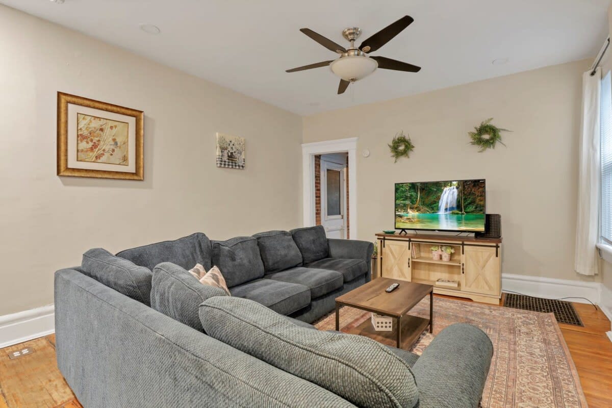 Harrison West Brick| 5 BR w/ extra beds