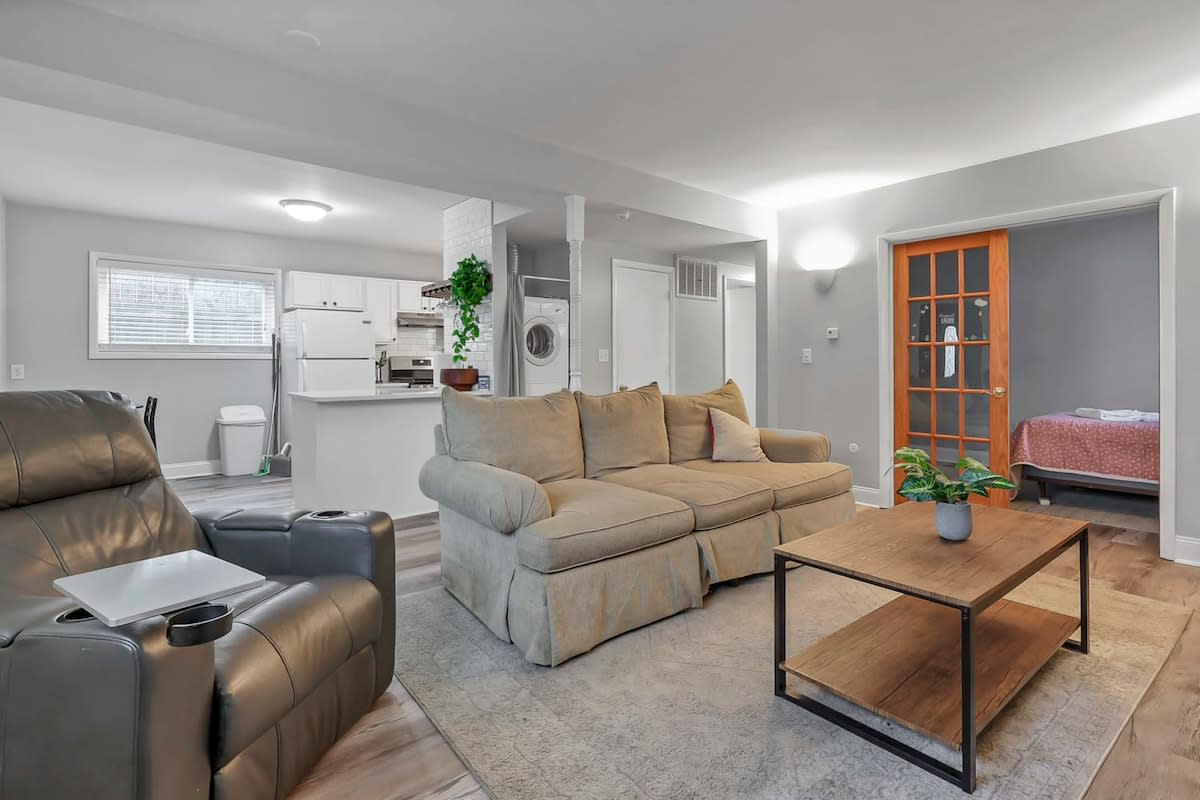 Spacious Retreat - 3 BR + Parking- German Village - Picture 3