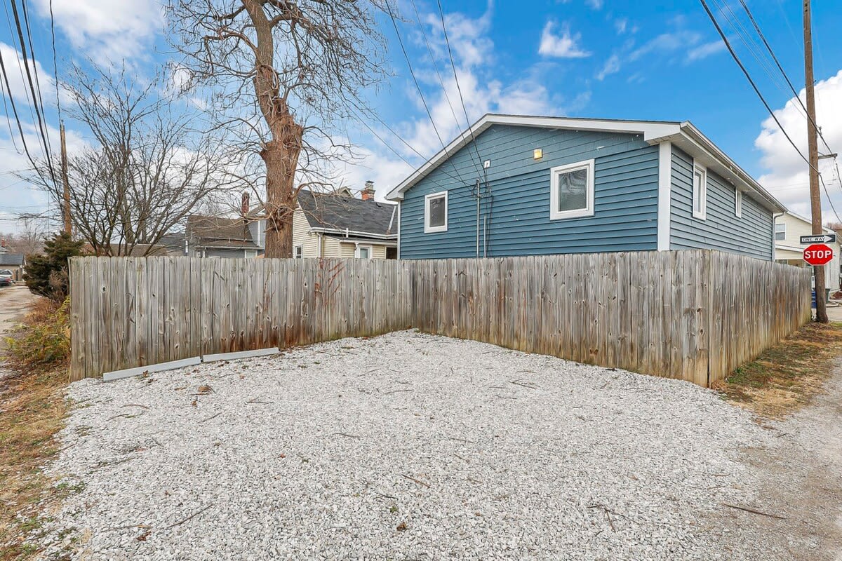 Spacious Retreat - 3 BR + Parking- German Village - Picture 36