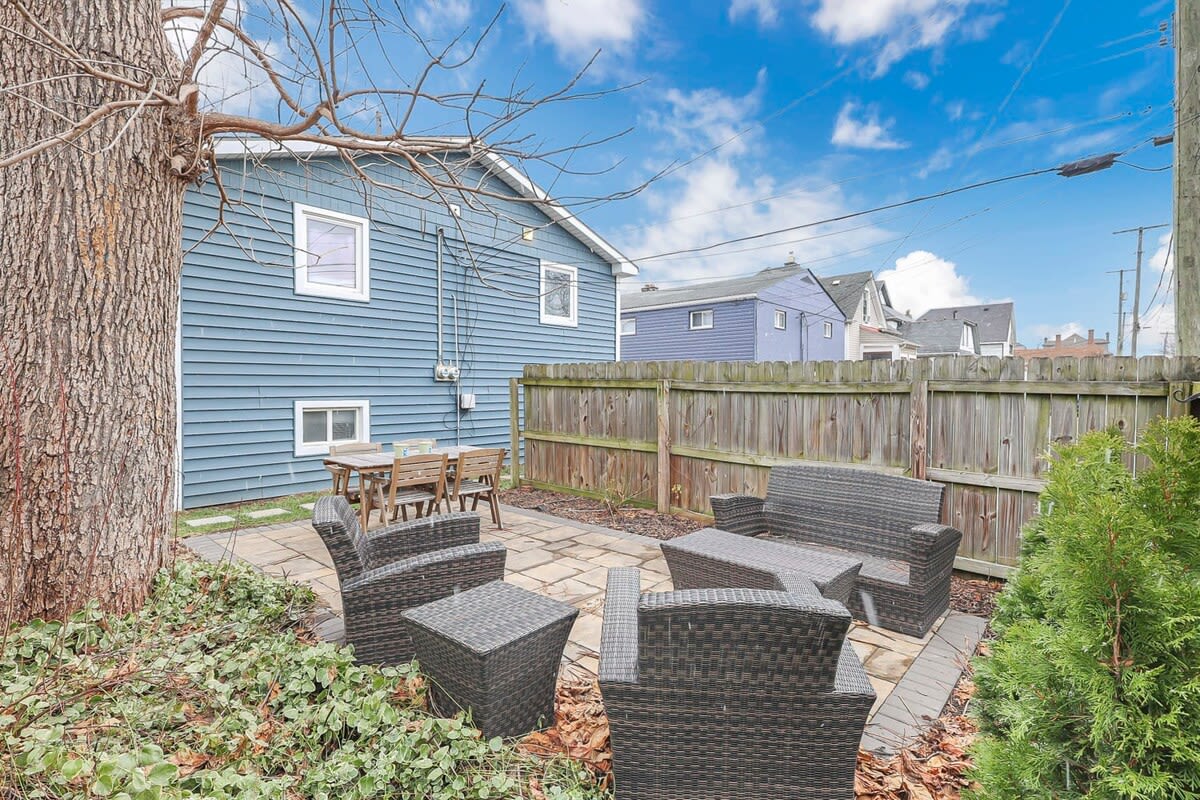 Spacious Retreat - 3 BR + Parking- German Village - Picture 41