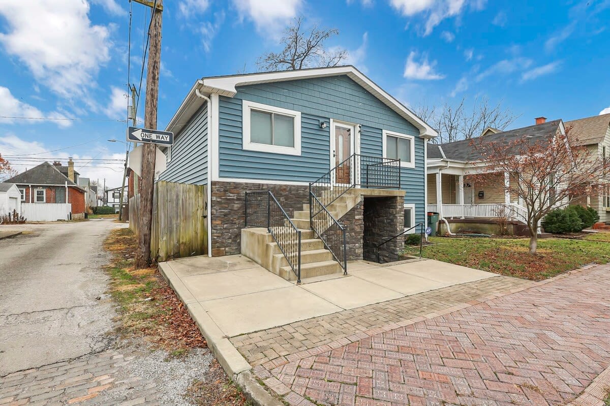 Spacious Retreat - 3 BR + Parking- German Village - Picture 48