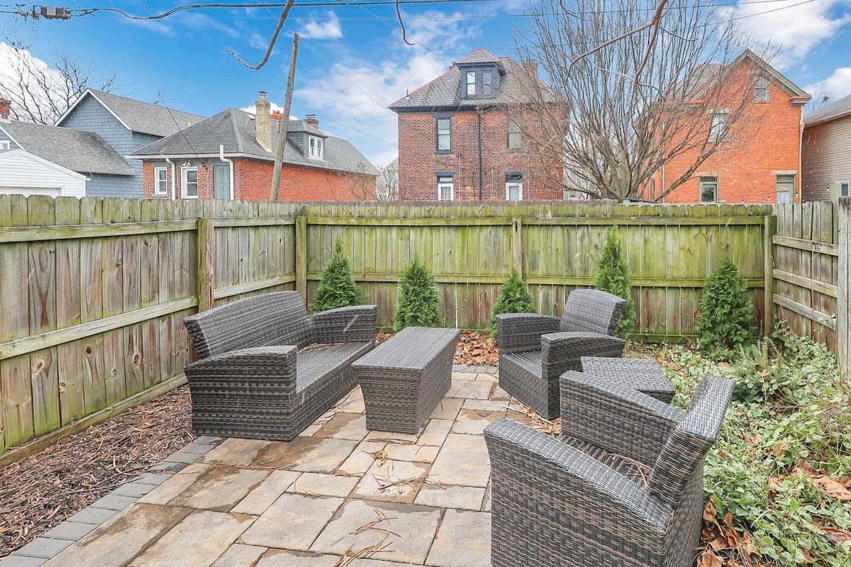 Spacious Retreat - 3 BR + Parking- German Village - Picture 44