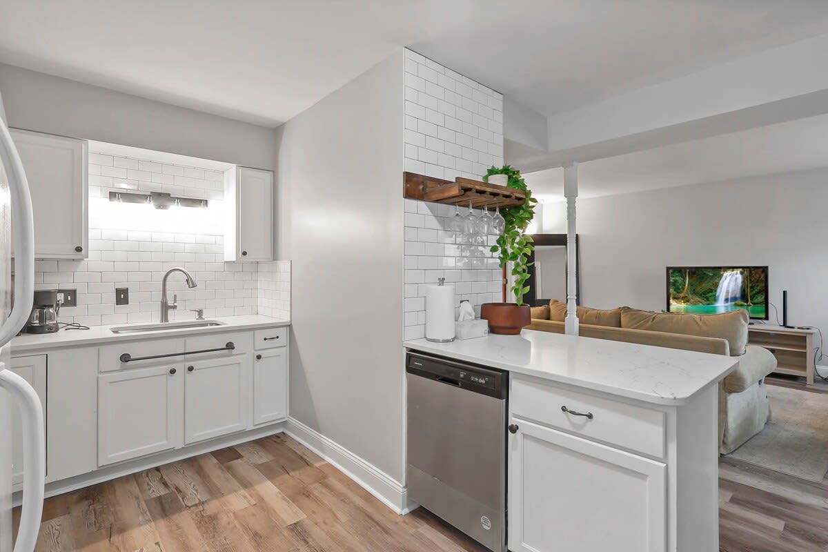 Spacious Retreat - 3 BR + Parking- German Village - Picture 10